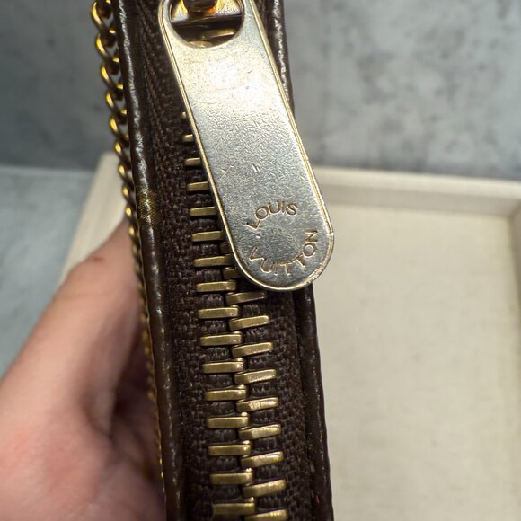 Louis Vuitton Monogram Pochette Milla - Picture 3 of 8